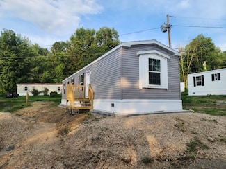 24 Cassie Ln, Bennington, VT 05201