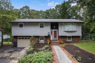 553 Skyline Dr, Allentown, PA 18103