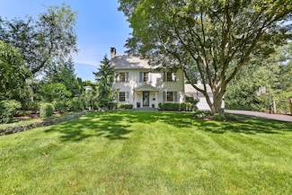 478 Crestwood Rd, Fairfield, CT 06824