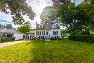 1 Willow Ln, Rensselaer, NY 12144