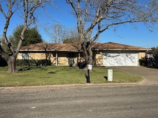 104 Willowcrest St, Mexia, TX 76667