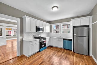 15 Melissa St, Providence, RI 02909