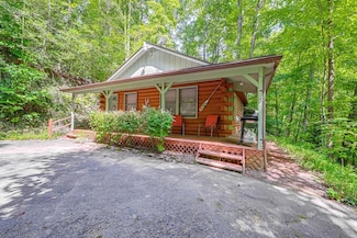 1500 Mountain Laurel Dr, Whittier, NC 28789