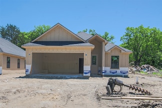 207 W Elm St, Whitewright, TX 75491
