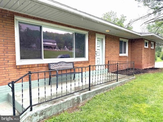 152 E Church St, Stevens, PA 17578