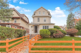 33 Wellington Ct Unit 39, Brooklyn, NY 11230