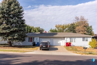 4805 S Baha Ave, Sioux Falls, SD 57106