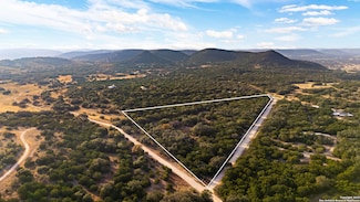 111 Hondo Oaks Dr, Tarpley, TX 78883