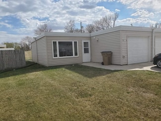 909 21st Ave NW, Minot, ND 58703