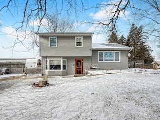 2338 S van Brocklyn Rd, Freeport, IL 61032