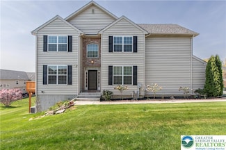 9659 Crescent Ln, Breinigsville, PA 18031