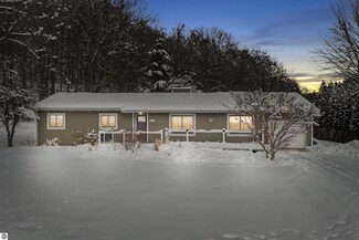 1247 Londolyn Terrace E, Traverse City, MI 49686