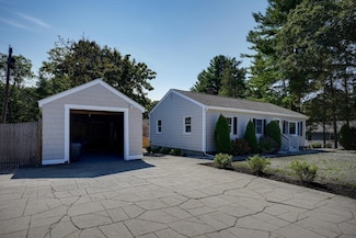 70 River St, Middleton, MA 01949