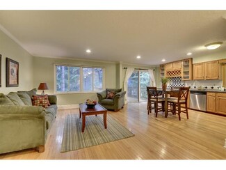 2396 Pinewood Cir, New Brighton, MN 55112