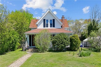 13 Oak St, Ashaway, RI 02804
