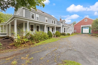 97 Park St, Pepperell, MA 01463