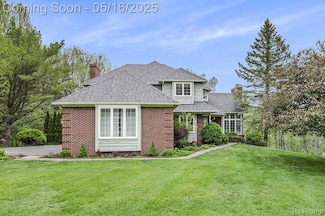 5401 Lone Pine Ct, Brighton, MI 48116