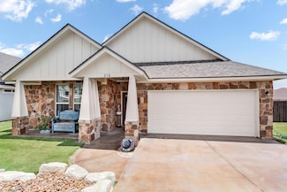 216 Riley Ln, Fredericksburg, TX 78624