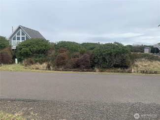 1074 Crestshire Loop SW, Ocean Shores, WA 98569