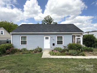 300 E Peterson Dr, Charlotte, NC 28217