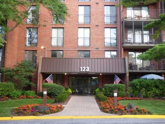 123 Acacia Cir Unit 603, Indian Head Park, IL 60525