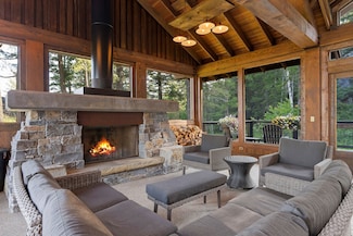 74 Trails End Ct, Bigfork, MT 59911