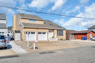 8 Bahia Ct, Brick, NJ 08723