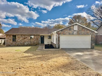 3815 Woodland Dr, Horn Lake, MS 38637