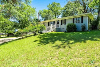 1506 Bassett Rd, Palestine, TX 75803