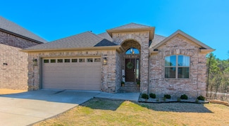 14 Majestic Ct, Maumelle, AR 72113