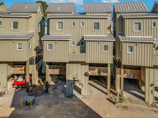 402 Pirates Landing Dr, Carrabelle, FL 32322