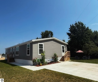 1187 Ironstone Ln, Mount Pleasant, MI 48858