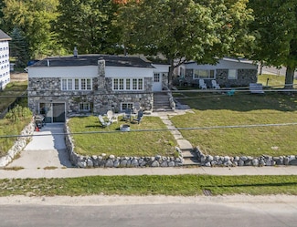 4642 Main St, Onekama, MI 49675