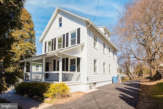 933 Henry Ave, Wayne, PA 19087