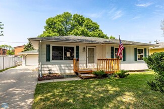 1021 21st St S, Fargo, ND 58103