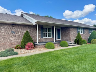 906 Matthew Ln, Olney, IL 62450