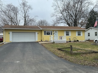 525 N Gibson St, Clinton, IL 61727