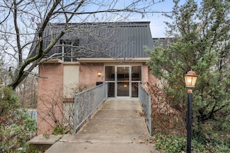 879 Rue de la Paix, Cincinnati, OH 45220