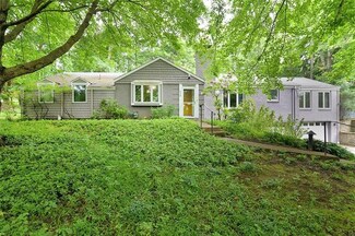 19 Woodland Farms Rd, Pittsburgh, PA 15238