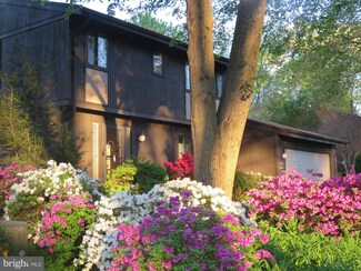 8807 Burbank Rd, Annandale, VA 22003