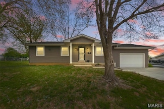 214 Kuhne Blvd, Troy, MO 63379