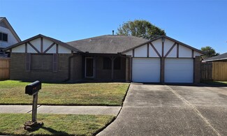 3938 Willowind Dr, Pasadena, TX 77504