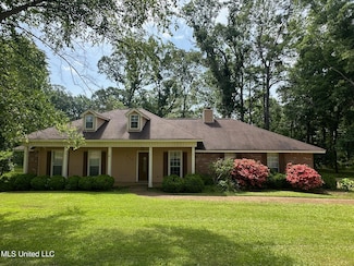 813 Eagles Nest Dr, Byram, MS 39272