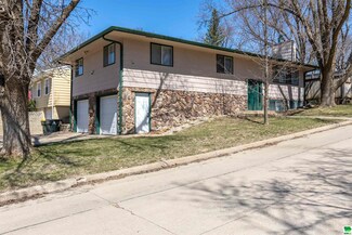 2744 S Cedar St, Sioux City, IA 51106