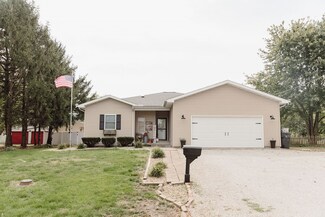 605 W 1st St, Assumption, IL 62510