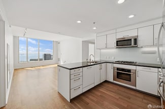 301 Main St Unit 27E, San Francisco, CA 94105