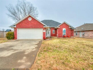 925 N Windermere Dr, Moore, OK 73160