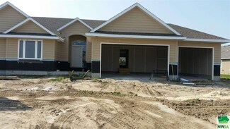 258 La Costa Ln, Dakota Dunes, SD 57049