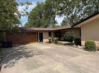 1105 Clark St, Berne, IN 46711