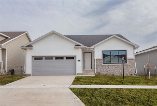 6477 NE 11th Ct, Des Moines, IA 50313